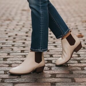 $368 Frye Carson Chelsea Ivory White Real Leather Low Heel Pull On Ankle Boot